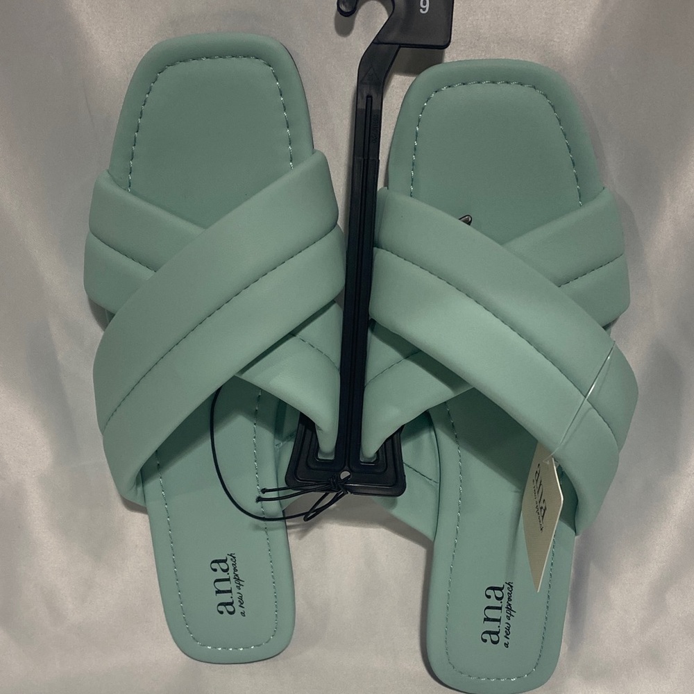 a.n.a Women's Light Green Cross-Strap Sandals‎